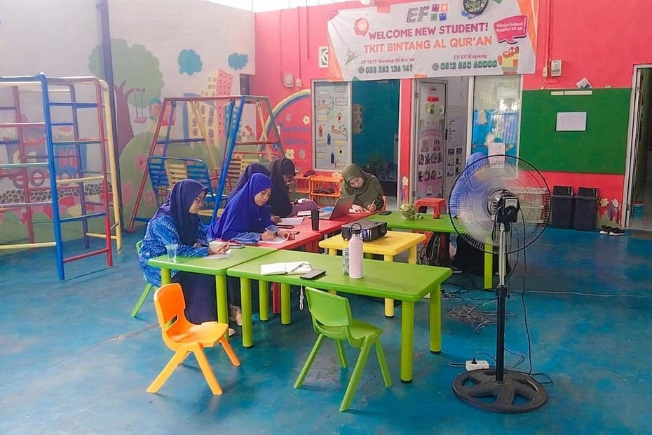 Workshop Kewalikelasan Bersama STKIP Al Hikmah Surabaya: Penguatan Profesionalisme Guru di NTT